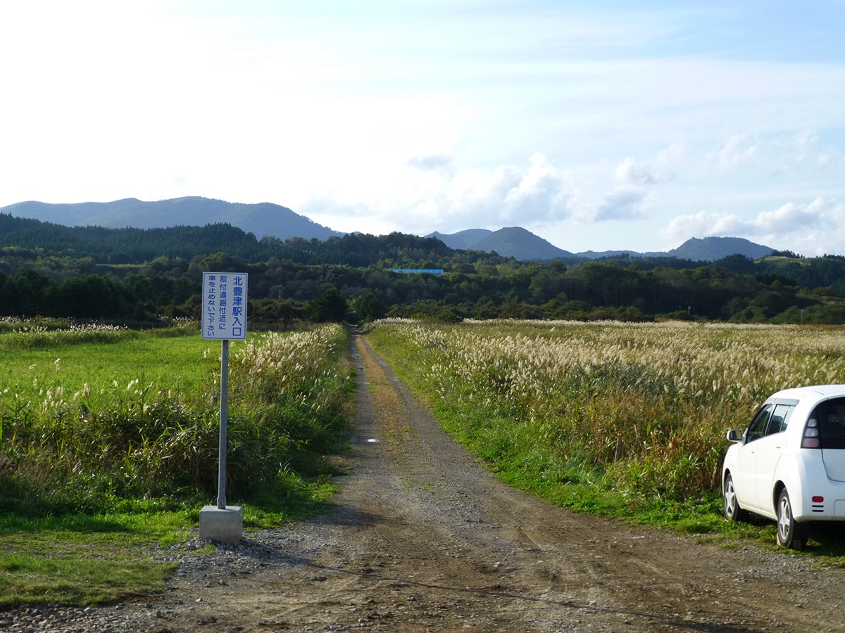 国道5号線から北豊津駅への道の写真